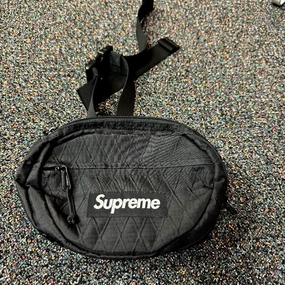 NWOT SUPREME fanny pack/belt bag - Picture 1 of 5